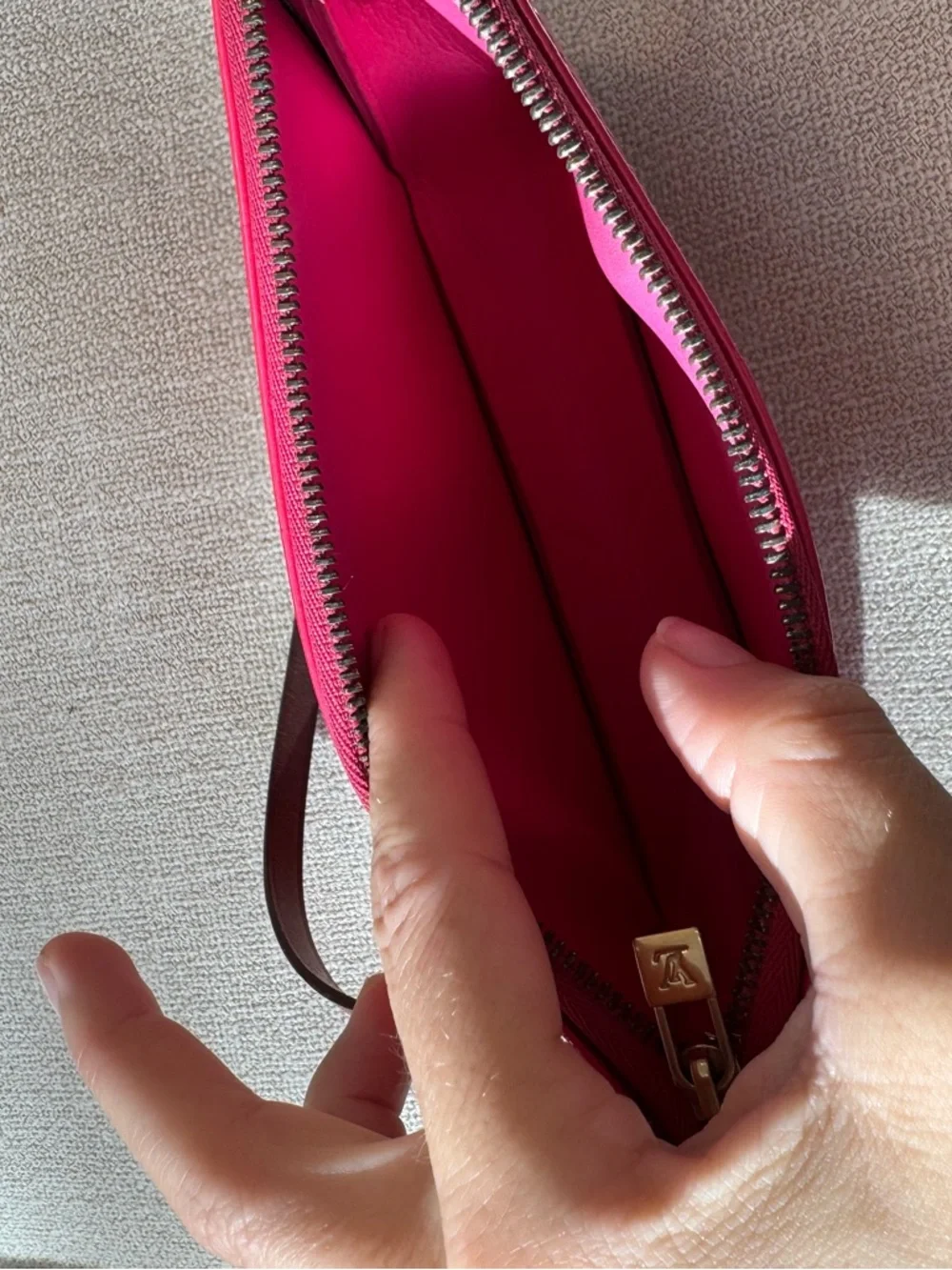 Louis Vuitton Lexington Pink Vernis LV Pochette with COA - Picture 8 of 15